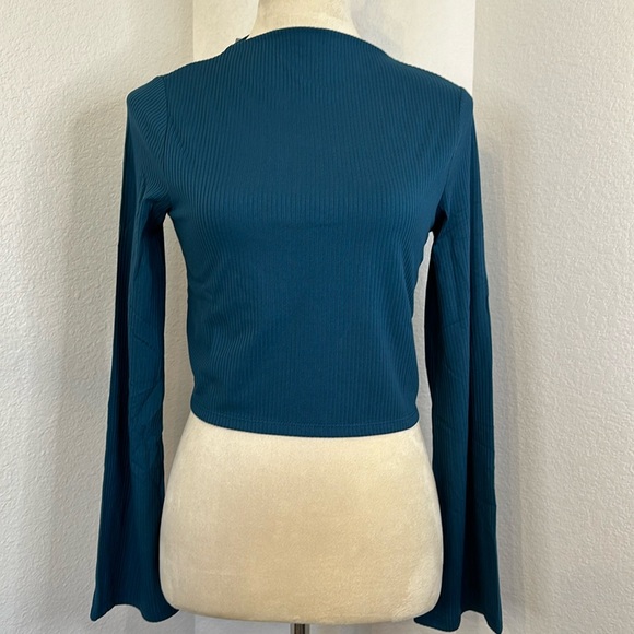 BAND OF THE FREE AVRIL TEAL MOCK NECK CROP TOP NWT - Picture 6 of 10